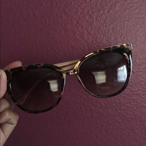 brown and black wayfarer sunglasses